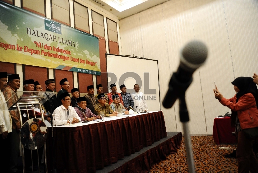 Struktur pimpinan pusat dan daerah PBNU berfoto bersama dalam Halaqah Ulama bertema 