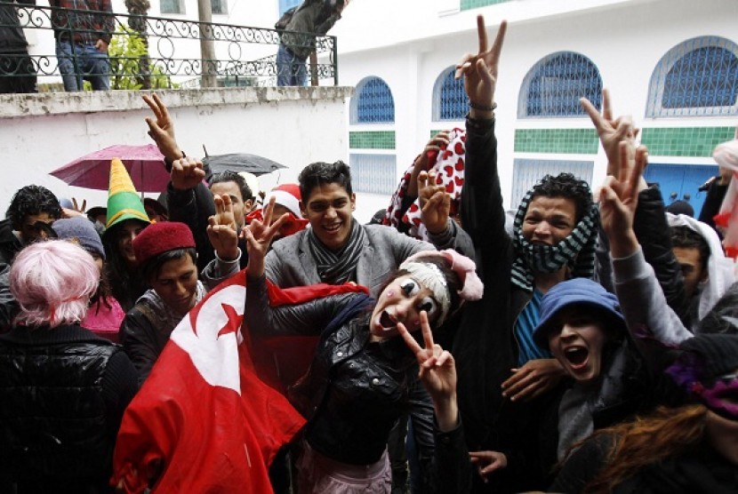 Students take part in a flash mob dance based on the 