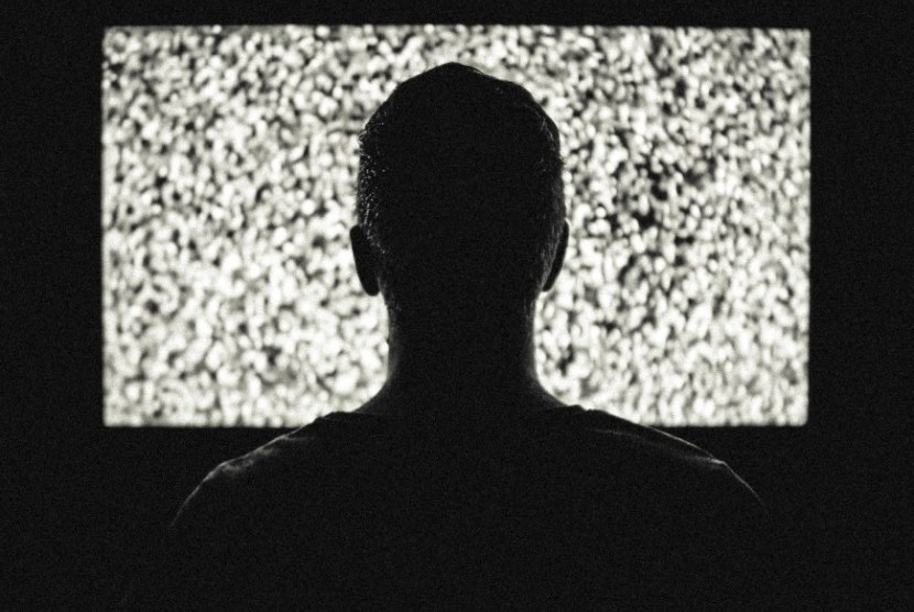 Studi yang dilakukan universitas di Amerika menunjukkan mereka yang menonton TV paling banyak dua kali lipat memiliki fungsi mental yang lemah.