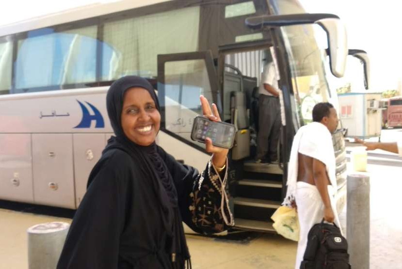 Su'ad, seorang warga AS dari Minnesota sebelum berangkat ke Makkah dari Bandara King Abdulaziz, Jeddah, Rabu (15/8). Ia dan suaminya merupakan generasi pertama imigran Somalia yang tiba di AS pada 1990-an.