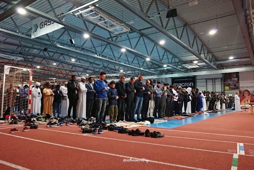 Salah kegiatan Muslim di Norwegia yakni dengan menggelar shalat Idul Fitri.