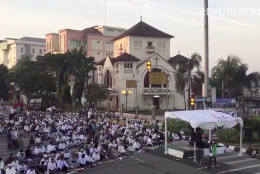 Suasan shalat Id 1440 Hijriah di kawasan Jatinegara, Jakarta Pusat