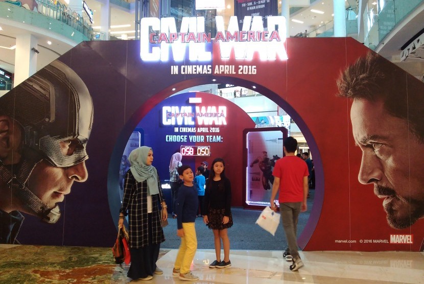 Suasana acara Captain America: Civil War Fans Day di Mall Gandaria City, Jakarta, Sabtu (30/4).