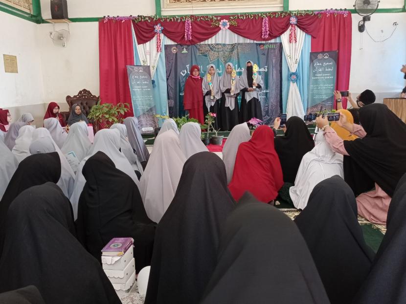 Suasana acara santri di salah satu pesantren di Semarang. Ketika menyebut kuttab, maka otomatis itu adalah lembaga pendidikan Islam.