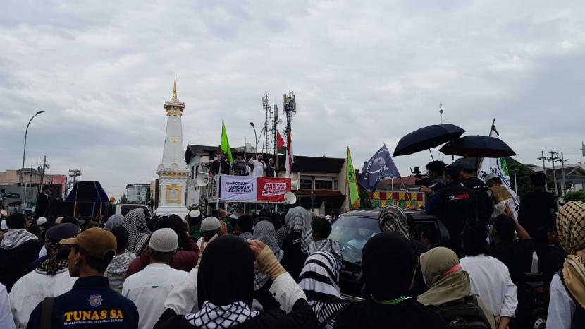 Suasana Aksi Bela Alquran yang berlangsung di Tugu Yogyakarta.