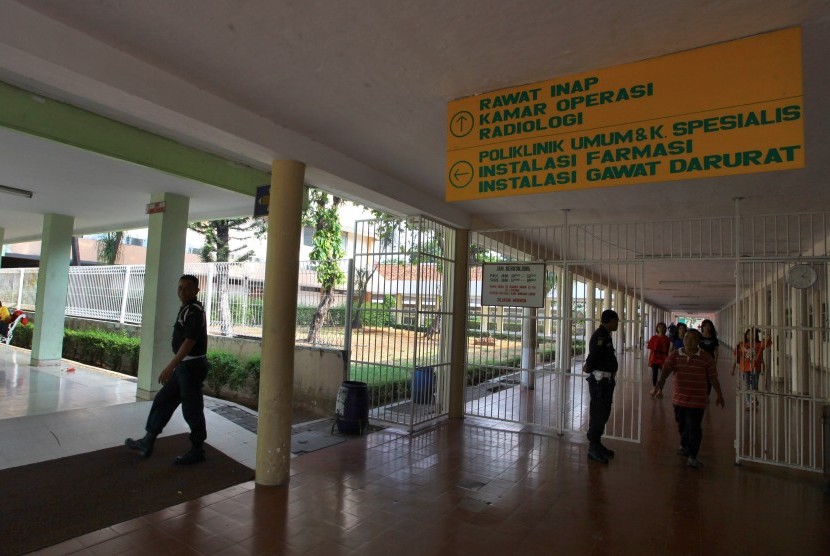 Suasana aktivitas di Rumah Sakit Sumber Waras di Jakarta, Jumat (6/11). 