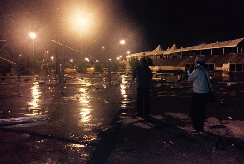 Suasana Arafah setelah hujan deras dan angin kencang