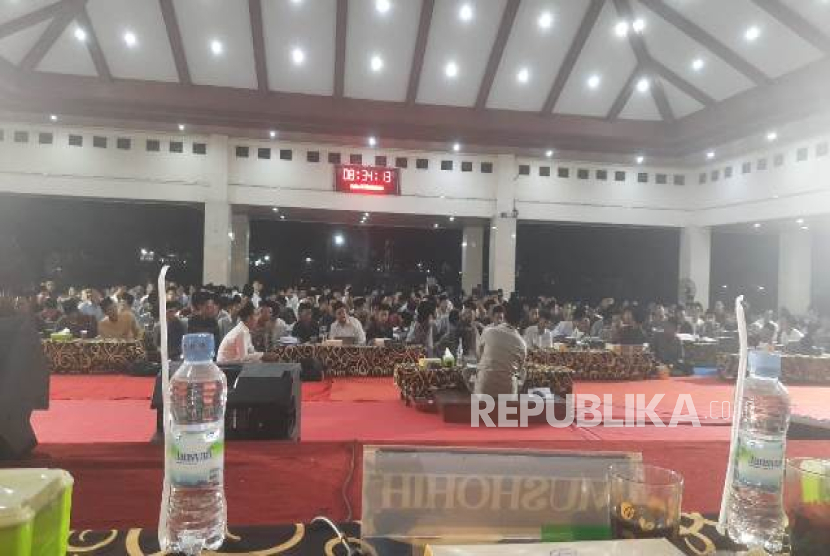 Bahsul Masail Pesantren Lirboyo: Tulis Riwayat Kelam Tokoh dalam Sejarah, Apa Hukumnya?