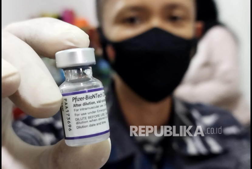 Menteri Kesehatan Budi Gunadi Sadikin menyampaikan, capaian vaksinasi Covid-19 secara nasional pada pekan lalu telah menembus angka 406 juta dosis vaksin yang diberikan kepada 199.400.000 masyarakat Indonesia. (ilustrasi).