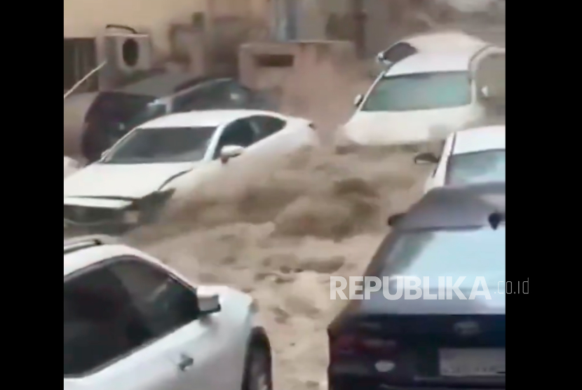 Suasana banjir di Makkah, Arab Saudi, belum lama ini.