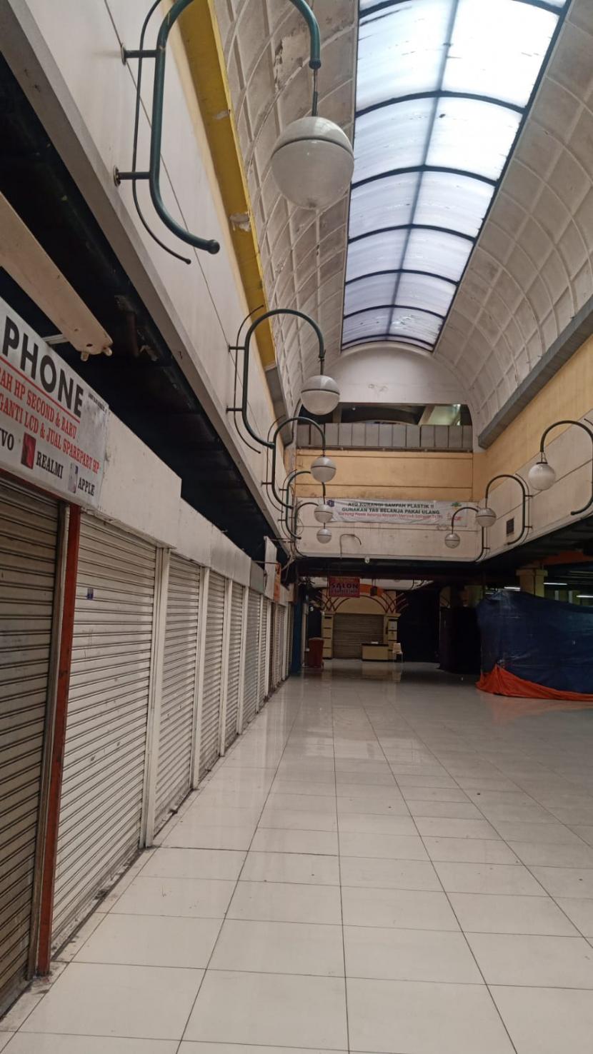 Suasana Blok M Mall yang kini mati suri, Kamis (22/6/2023). Jika dulu ramai dan pembeli berdesakan, kini banyak toko di Blok M Mall tutup.