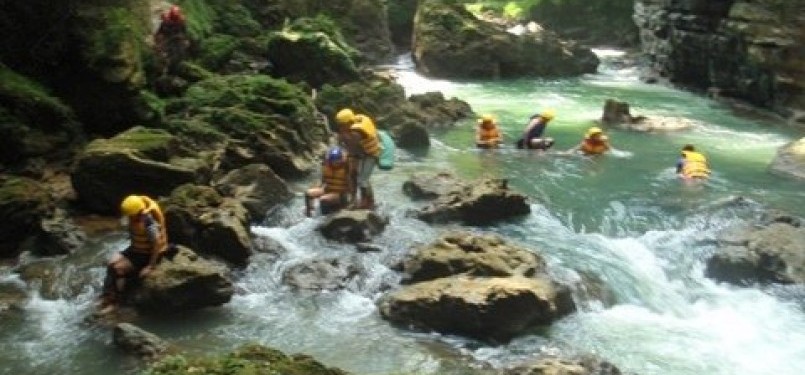 Suasana body rafting