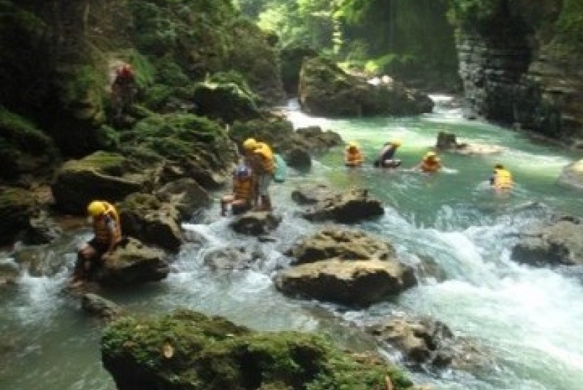 Suasana body rafting