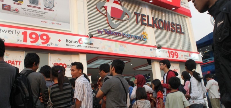 Suasana booth utama Telkomsel di arena Pekan Raya Jakarta (PRJ) 2011. Telkomsel berhasil meraih penghargaan Booth Terbaik atas prestasinya melayani pelanggan selama penyelenggaraan PRJ 2011. Selain itu, Telkomsel juga berhasil membukukan 110.000 transaksi 