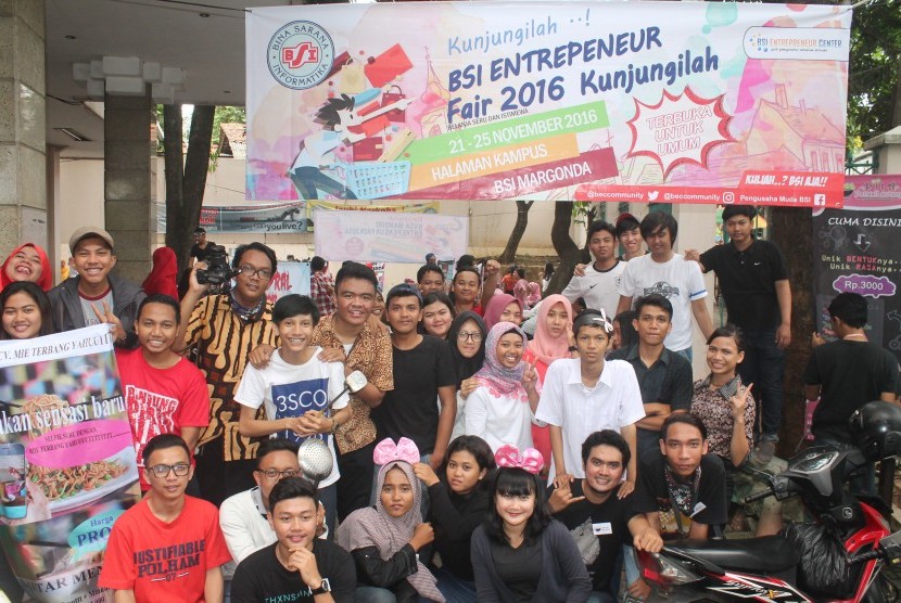 Suasana BSI Entrepreneur Fair 2016 di kampus BSI Margonda Depok. 