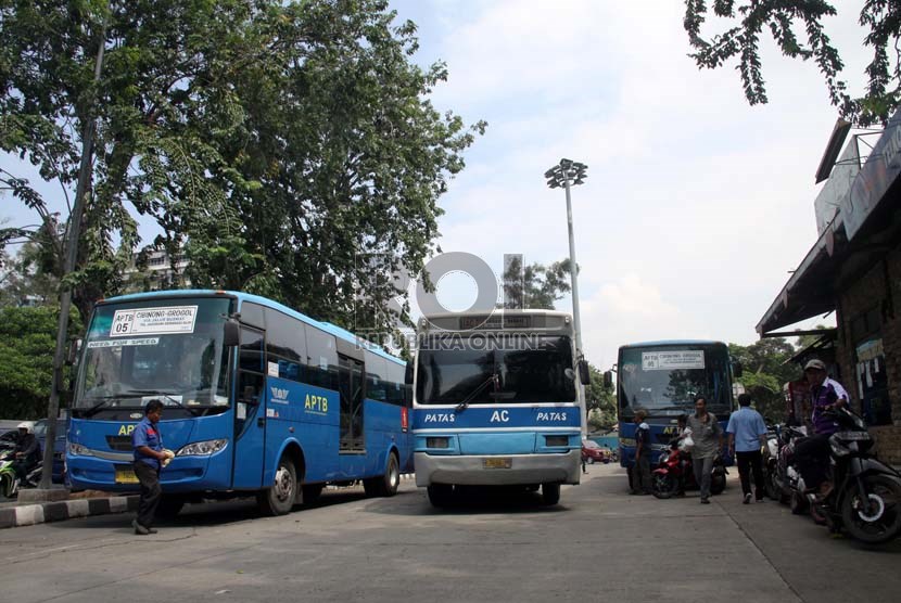   Suasana bus AKAP di Terminal Grogol, Jakarta Barat, Selasa (23/7).    (Republika/ Yasin Habibi)