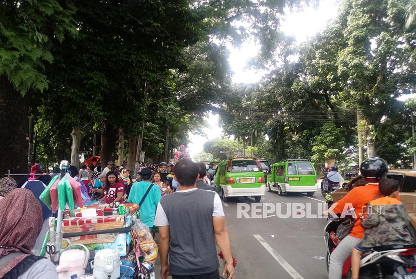  Suasana Car Free Day atau Hari Bebas Kendaraan Bermotor (HBKB) di Jalan Jenderal Sudirman, Bogor, Ahad (12/11).