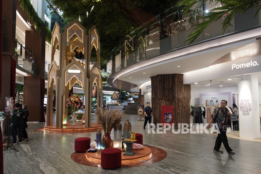 Suasana dekorasi Lippo Mall.