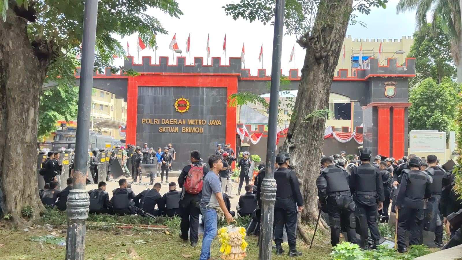 Suasana depan Mako Brimob Kwitang, Jakarta Pusat, Jakarta, Jumat (29/8/2025).