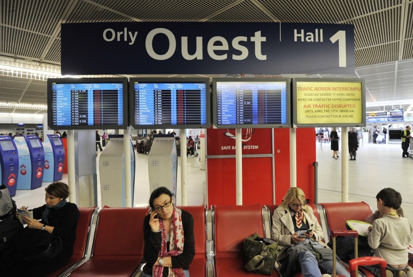 Suasana di Bandara Orly, Prancis.