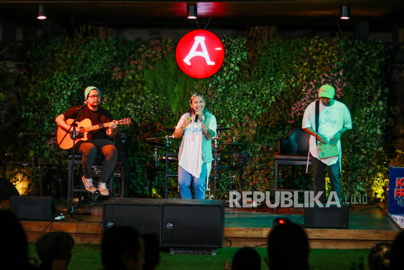 Suasana di Barley & Barrel, social house di Artotel Suites Bianti Yogyakarta.