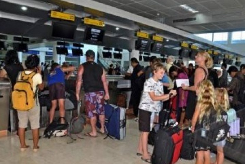 Suasana di check in penumpang di Bandara Internasional Lombok.