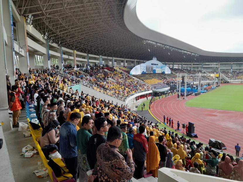 Suasana di dalam Stadion Manahan jelang pembukaan Muktamar Muhammadiyah-'Aisyiyah.