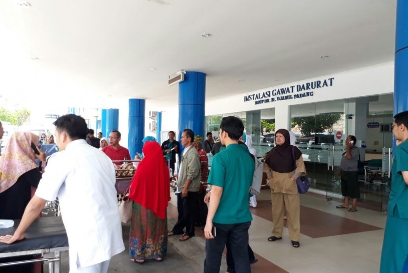 RSUP M Djamil Alami Kenaikan Pasien di Poliklinik. Foto: Suasana di RS M Djamil Padang.