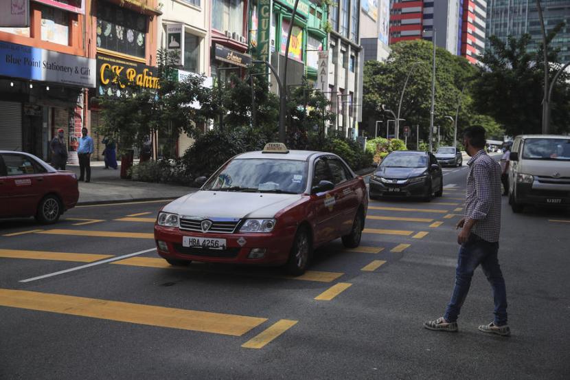 Suasana di jalanan Kuala Lumpur, Malaysia, kembali seperti normal saat Malaysia melonggarkan aturan ketatnya terkait Covid-19. Malaysia terapkan karantina berbayar karena kasus Covid-19 dari luar negeri naik. Ilustrasi. 