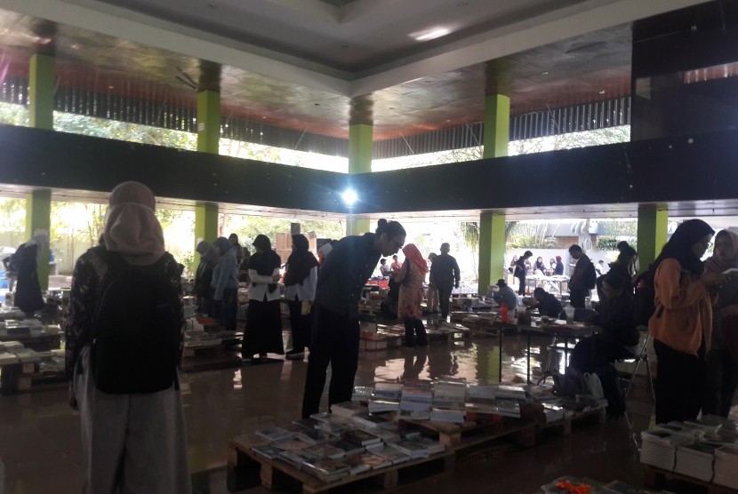 Suasana di Kampung Buku Jogja (KBJ) 2019 di Gedung PKKH UGM, Yogyakarta, Selasa (3/9).  