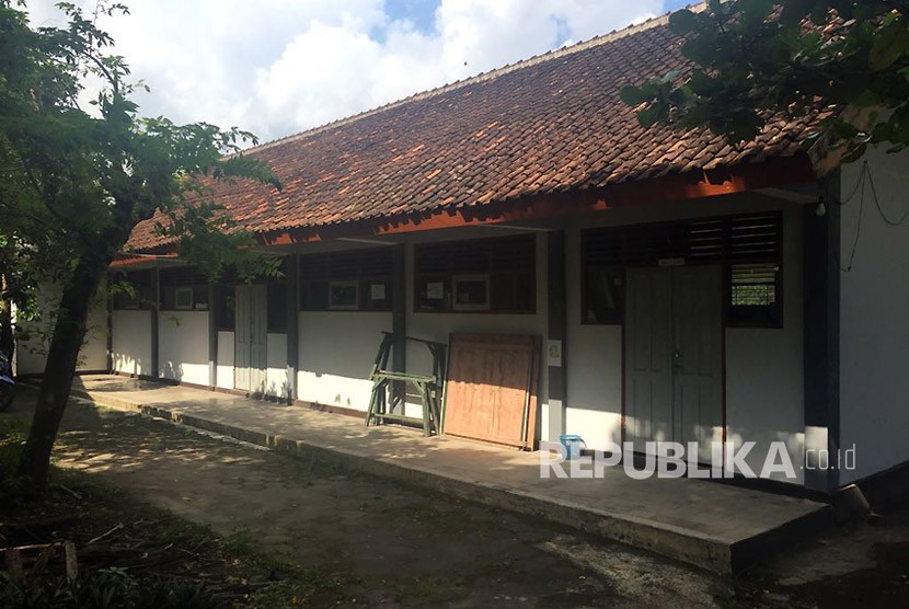 Suasana di lingkungan bekas Akademi Maritim Ganesa (AMG) Yogyakarta yang terletak di Sinduadi, Mlati, Sleman pada Rabu (4/4). 