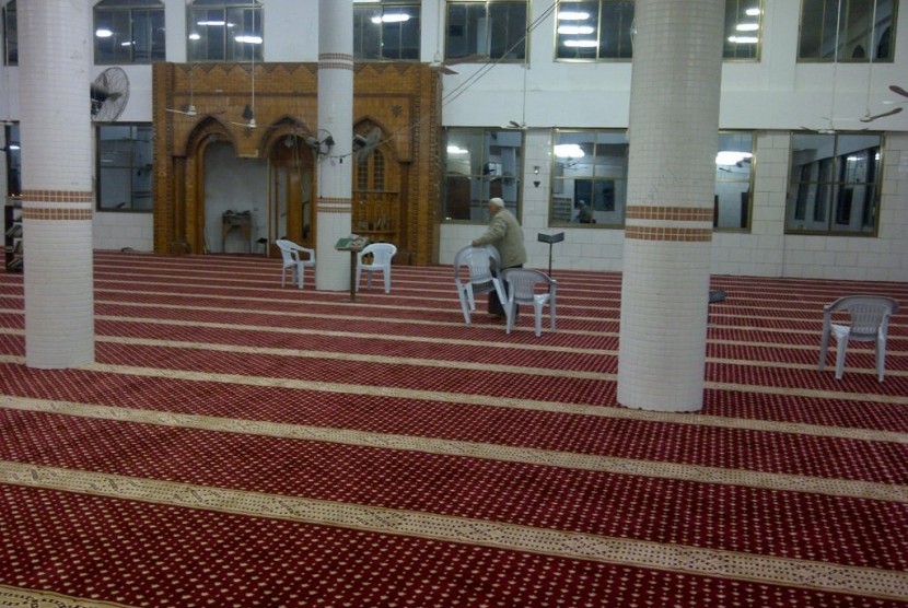 Suasana di masjid Abdurrozaq Galebo