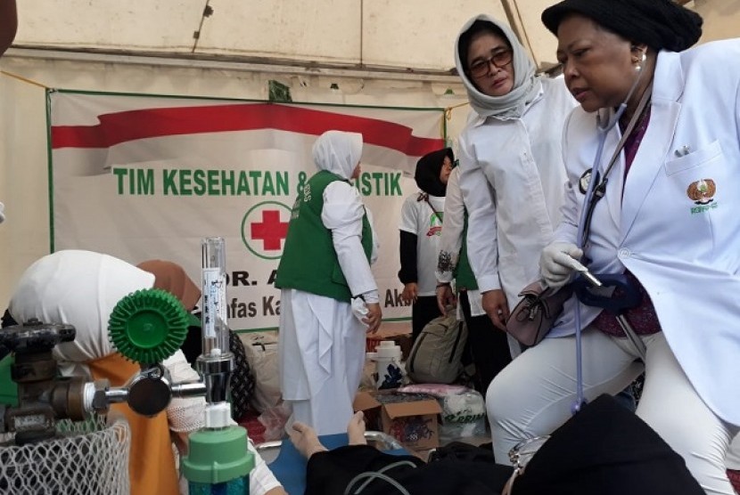 Suasana di posko kesehatan dr. Anna.