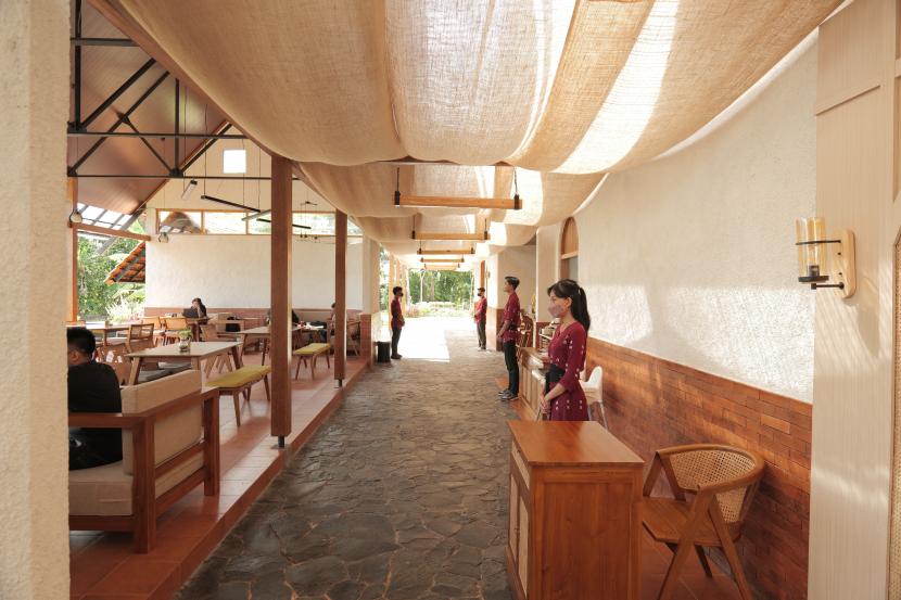 Suasana di Restoran Lukisan Bumi di daerah Palagan Yogyakarta.