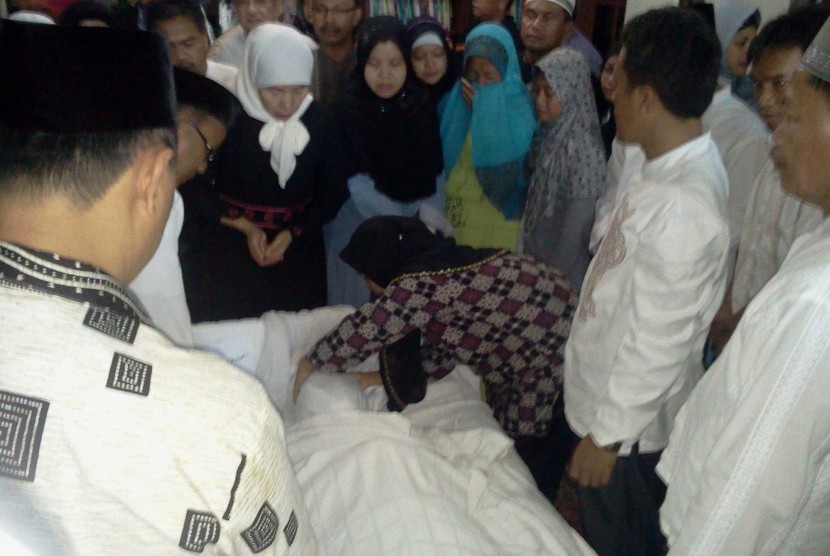 suasana di rumah duka almarhum Prof Dr Qomari Anwar, mantan Rektor UHAMKA Jakarta