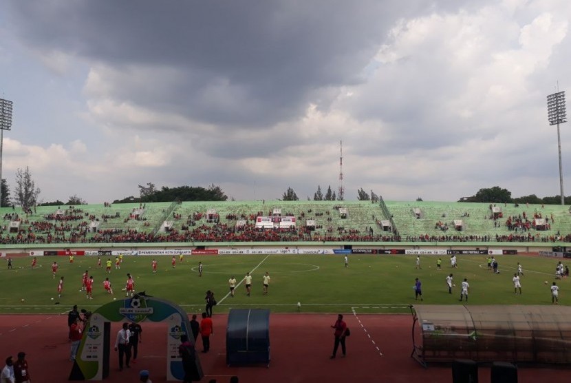 Suasana di Stadion Manahan Solo jelang kick off Persija vs Persib, Jumat (3/11) sore.