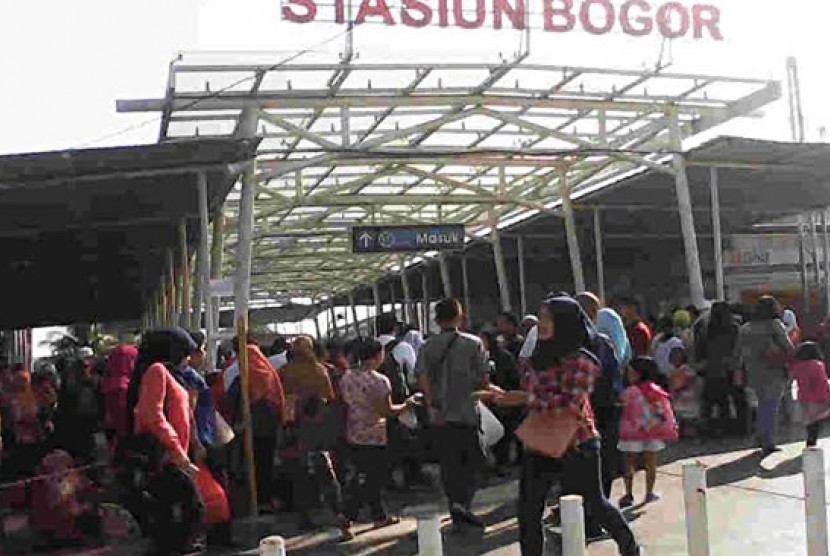 Suasana di Stasiun Bogor pada lebaran kedua, Sabtu (18/7)