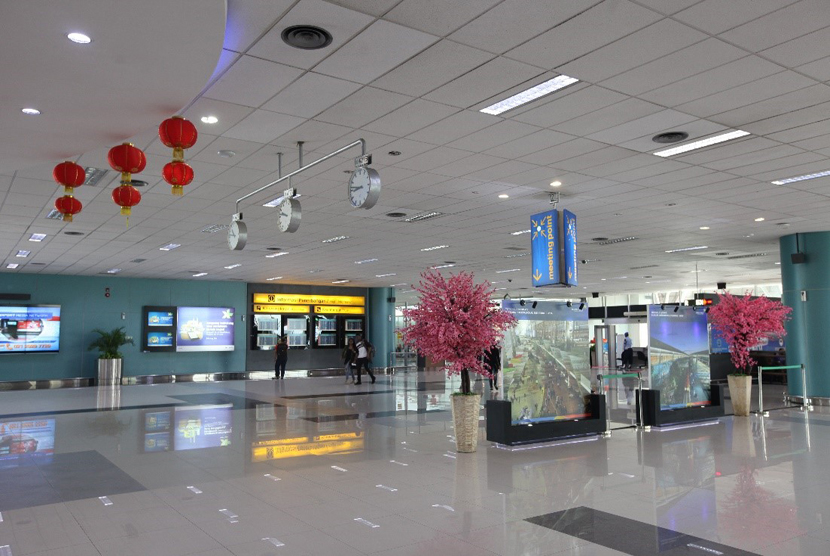 Suasana di Terminal 3 menyambut Tahun Baru Imlek 2016.