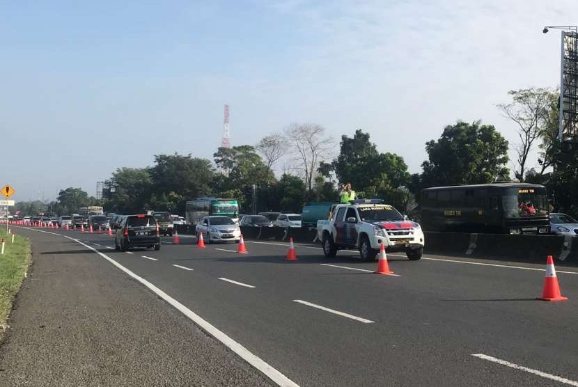 suasana di tol jagorawi menuju Puncak Jawa barat