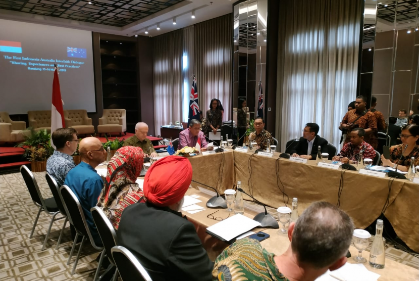 Suasana dialog lintas agama Indonesia dan Australia di Bandung, Rabu (13/3).