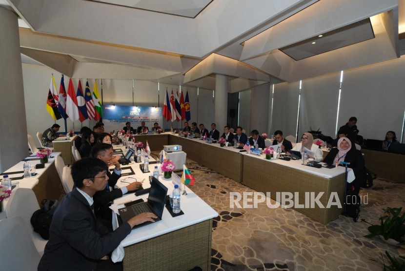 Suasana diskusi dalam rangkaian agenda HAPUA meetings ke-41 yang diikuti oleh delegasi negara anggota.
