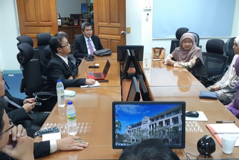 Suasana diskusi delegasi SEBI di Kulliyyat of Economics & Managements Sciences, IIUM, Kuala Lumpur.