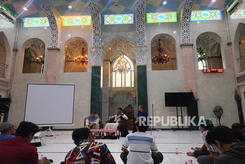 Bukan Sekadar Shalat dan Puasa, Begini Cara Menemukan Jati Diri Muslim