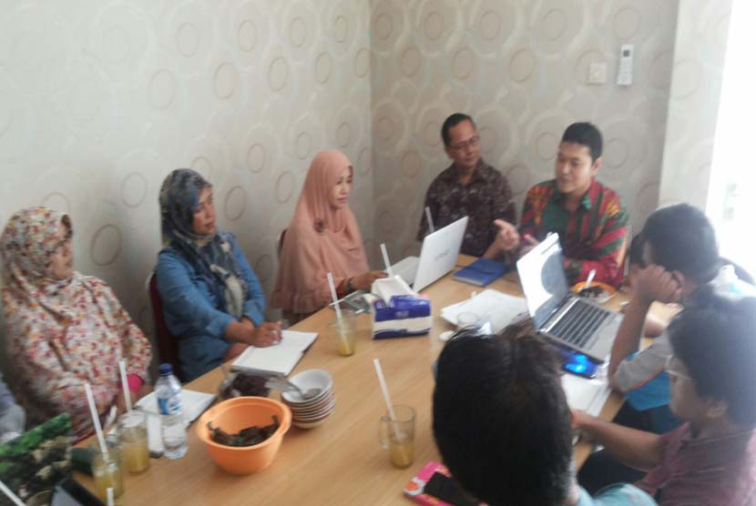 Suasana diskusi pendidikan yang diadakan Yayasan Perguruan Al-Iman di Citayam, Bogor, Jawa Barat, Rabu (14/10).