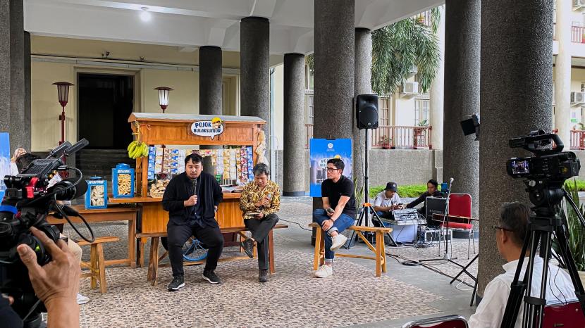 Suasana diskusi Pojok Bulaksumur bertema Refleksi Pelaksanaan Pemilu 2024 yang digelar di Selasa Tengah Gedung Pusat UGM, Jumat (22/3/2024). Acara tersebut menghadirkan tiga pembicara yakni Hendry Julian Noor (Fakultas Hukum UGM), Arga Pribadi Imawan (Fisipol UGM), dan Rijadh Djatu Winardi (FEB UGM).