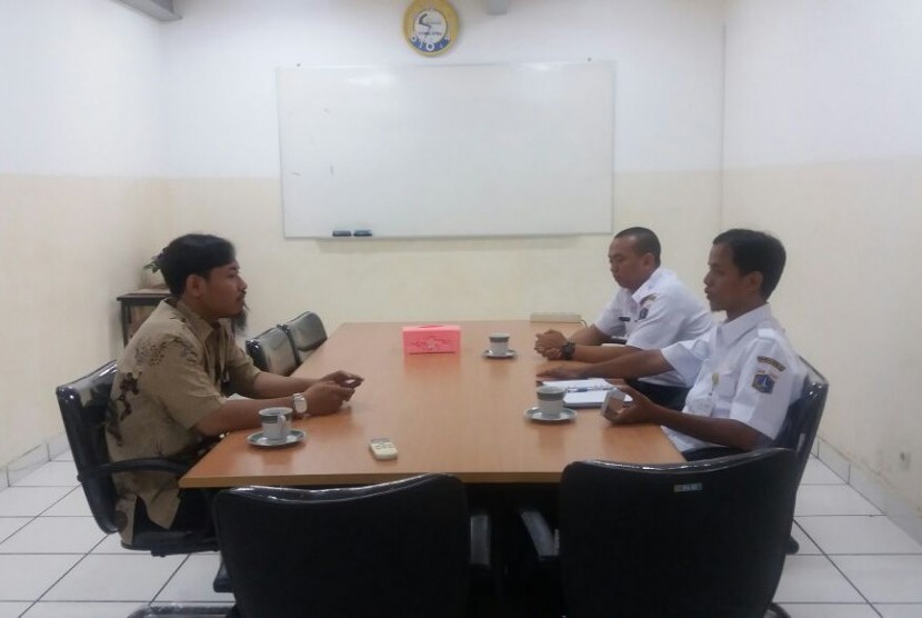 Suasana diskusi Pra-MoU STMIK Nusa Mandiri dengan Kelurahan Ragunan di Jakarta, Rabu (16/3).