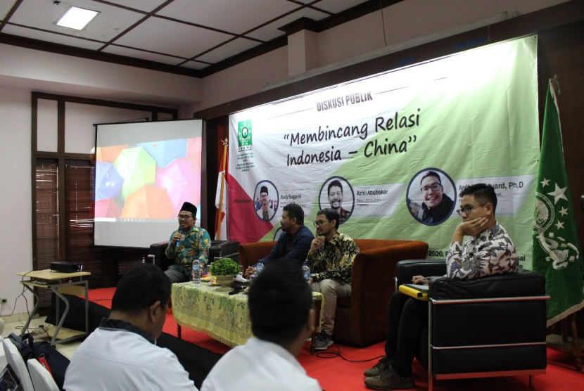 Suasana diskusi publik 