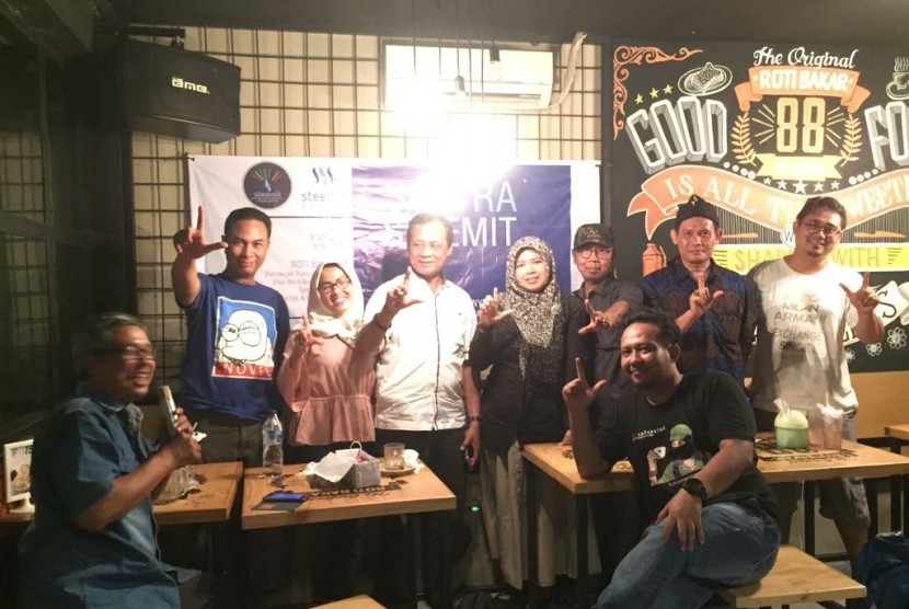 Suasana diskusi sastra dan steemit di Pamulang, Tangsel, Sabtu (5/5).