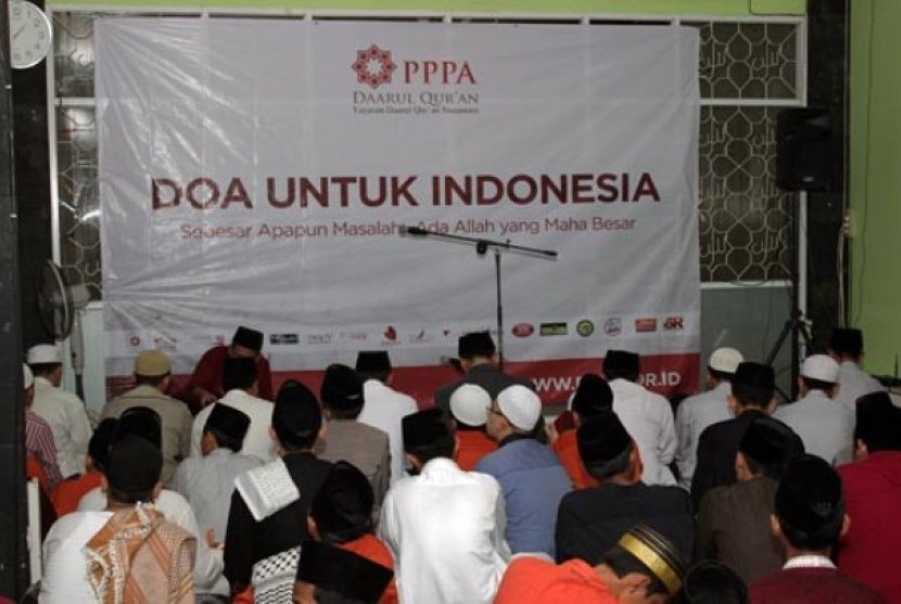 suasana doa bersama untuk Indonesia di Pesantren Tahfidz Daarul Quran Ketapang, Tangerang, Banten