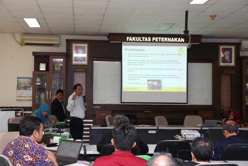 Suasana Focus Group Discussion (FGD) yang diadakan oleh Forum Logistik Peternakan Indonesia (FLPI).   